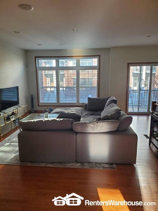 Foto del edificio - 2 Bedroom, 4 Bath Townhouse in a Great Riv...