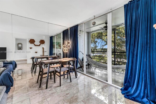 Foto del edificio - 120 Royal Pk Dr