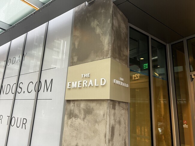 Foto del edificio - 121 Stewart St