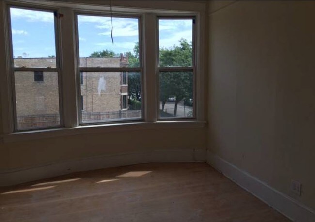 Living room (day time) - 3300 W Potomac Ave