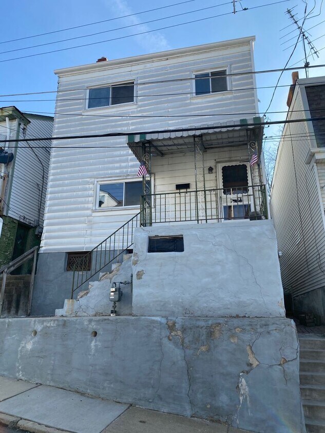 Primary Photo - AVAILABLE NOW - Spacious 2+ Bedroom Home S...