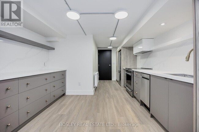 Building Photo - 334 Gladstone Ave
