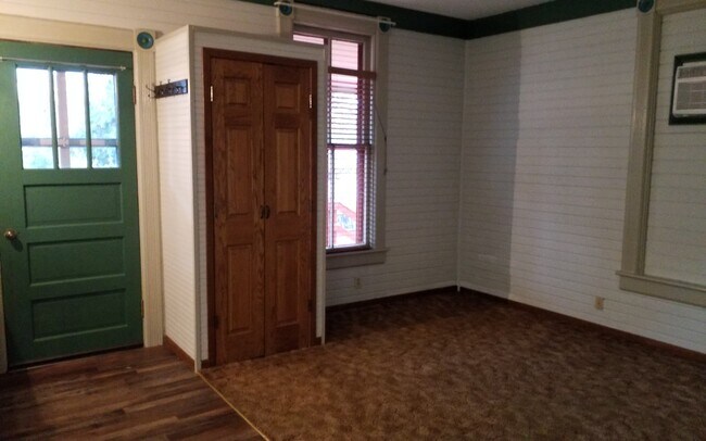 Building Photo - 46865 Riverview Dr