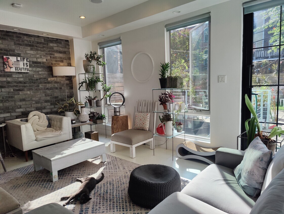 Living Room looking into the garden - 668 Halsey St
