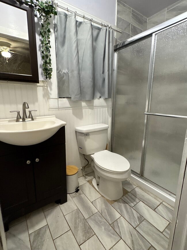 Building Photo - 511 Avondale Ct