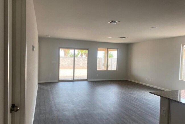 Foto del edificio - 816 Silvercreek Ln