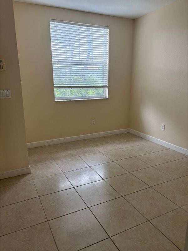 Building Photo - 590 Amador Ln