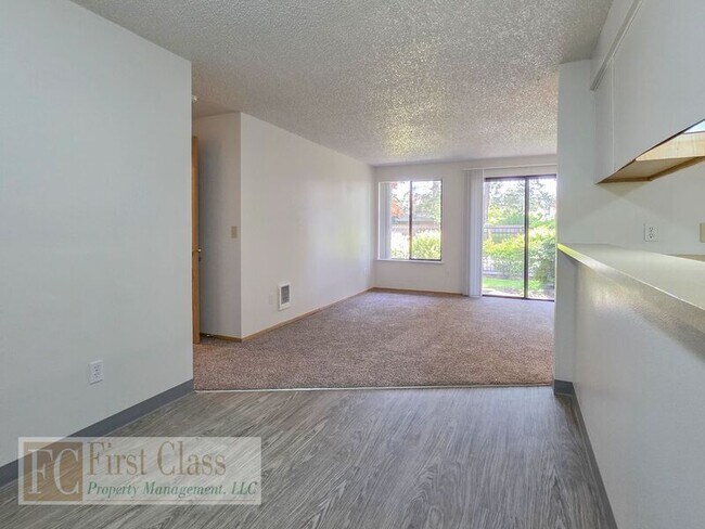 Foto del edificio - 4860 SW Murray Blvd