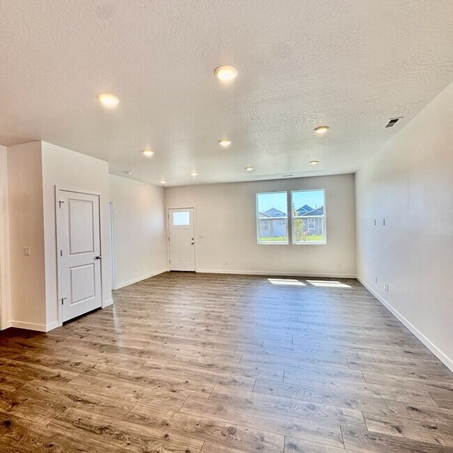 Foto del edificio - Brand New Built Home move in ready!