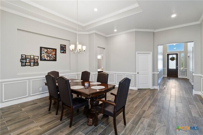 Foto del edificio - 8402 Ridge Crest Dr