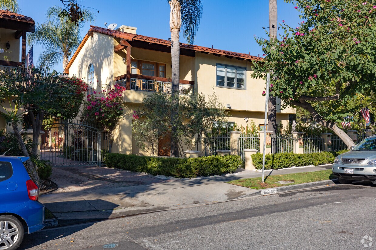 Primary Photo - 859 Westbourne Dr