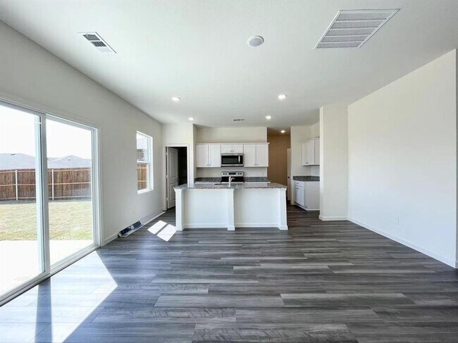 Foto del edificio - Elegant 2-Story Home in Northwest ISD with Modern Upgrades