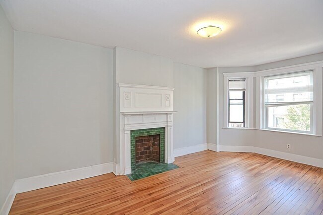 Foto del edificio - 24 Glenville Ave