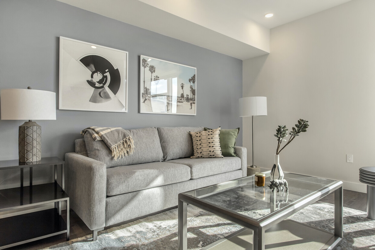 Foto principal - 2120 Blake St