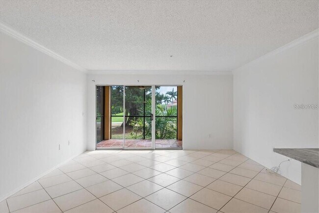 Foto del edificio - 2400 Feather Sound Dr