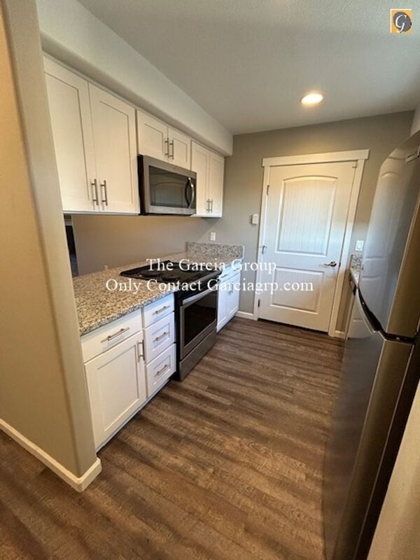 Building Photo - 15454 SE East Ave