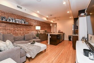 Building Photo - 812 Washington St