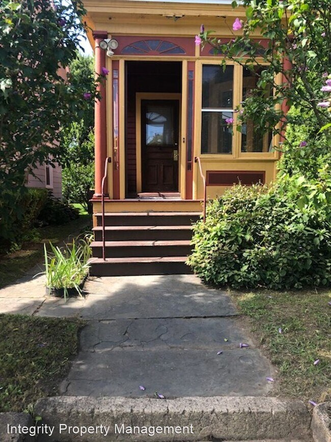 Building Photo - 3 br, 1.5 bath House - 81 Pine Street