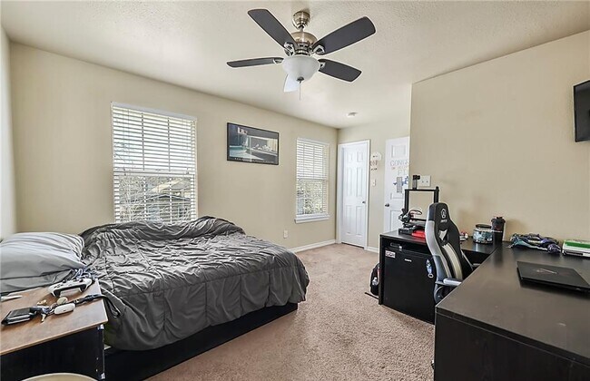 Building Photo - 119 Sterling St