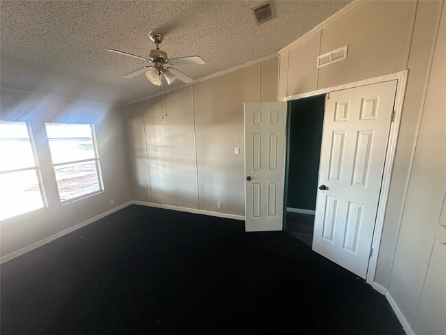 Building Photo - 536 Sabine St