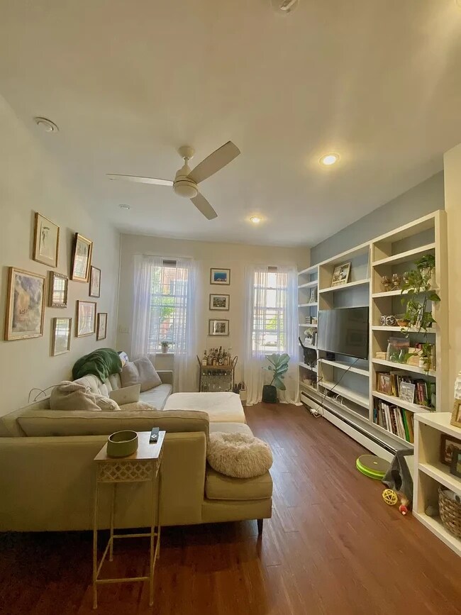 Foto del edificio - 1122 E Palmer St