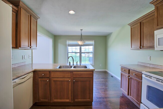 Building Photo - 2317 Blanche Ln