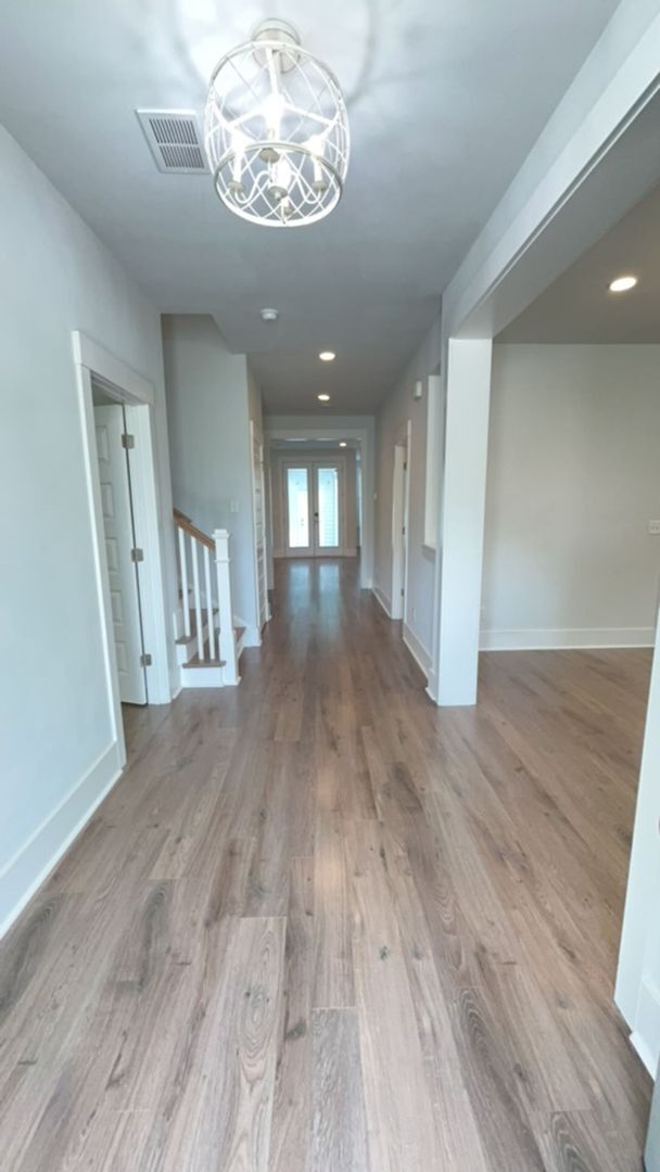 Building Photo - 4 bedroom, 3.5 bath