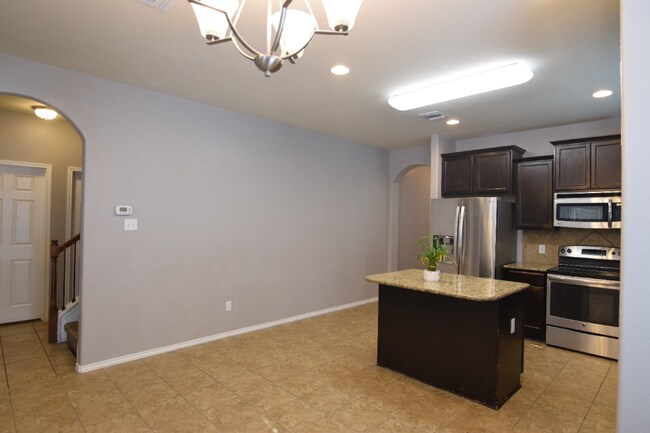 Foto del edificio - 1234 Fawn Lily Dr