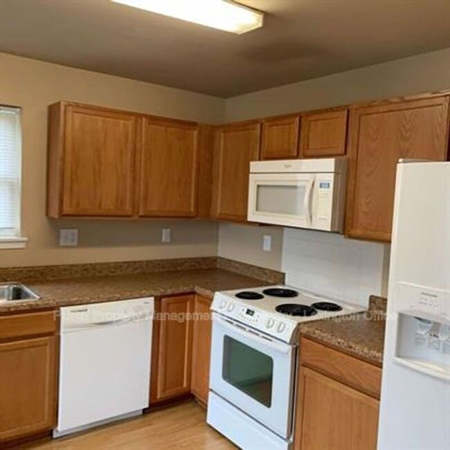 Foto del edificio - 219 W 4th St