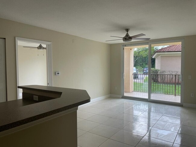 Building Photo - 1103 Villa Cir