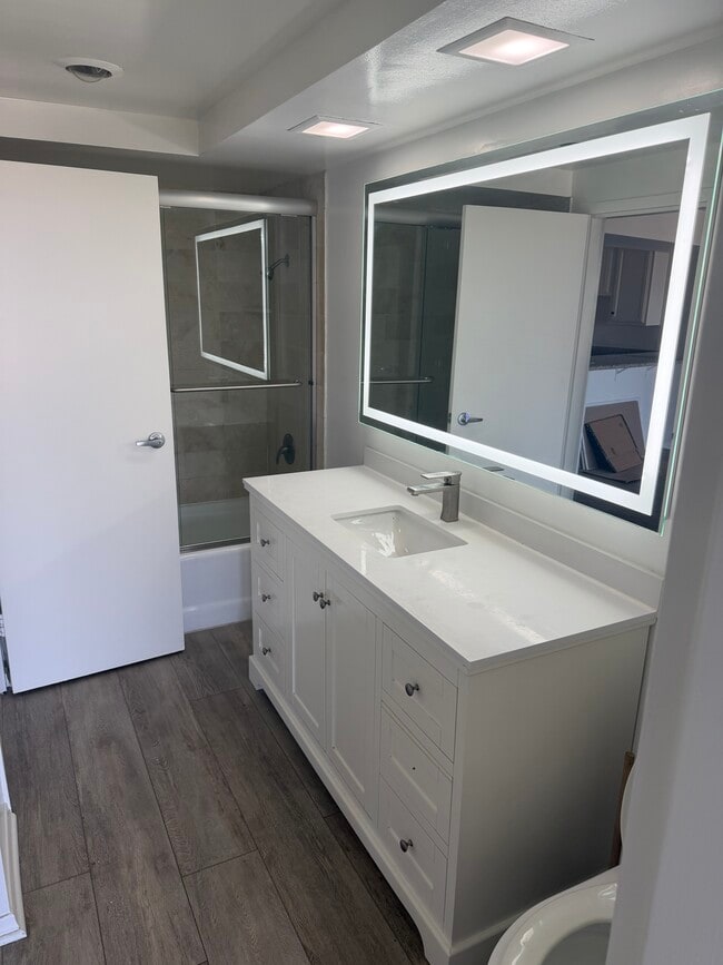 Building Photo - 4337 Marina City Dr