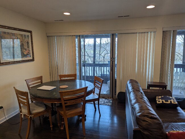 Foto del edificio - 5529 E Lake Dr