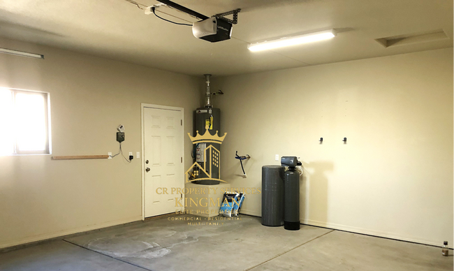 Building Photo - Beautiful 3+2 Split Floor plan home with RV parking close to KRMS's Hualapai Campus!