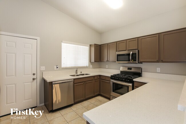 Foto del edificio - 4641 Possum Berry Ln