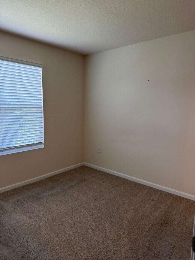 Building Photo - 136 Whispering Brk Dr