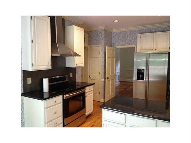 Building Photo - 1038 Huntcliff NE