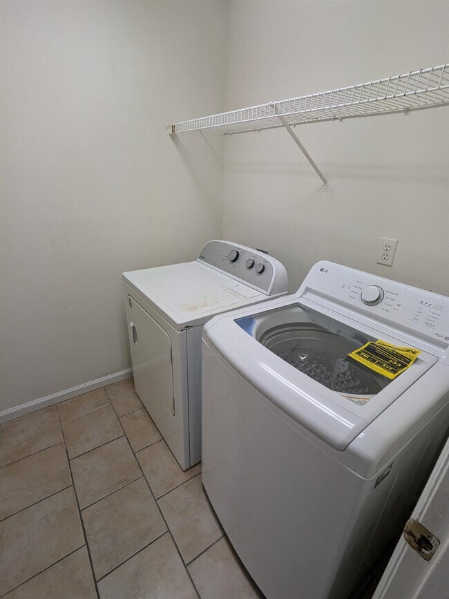 Foto del edificio - 3100 Dunkeld Ct