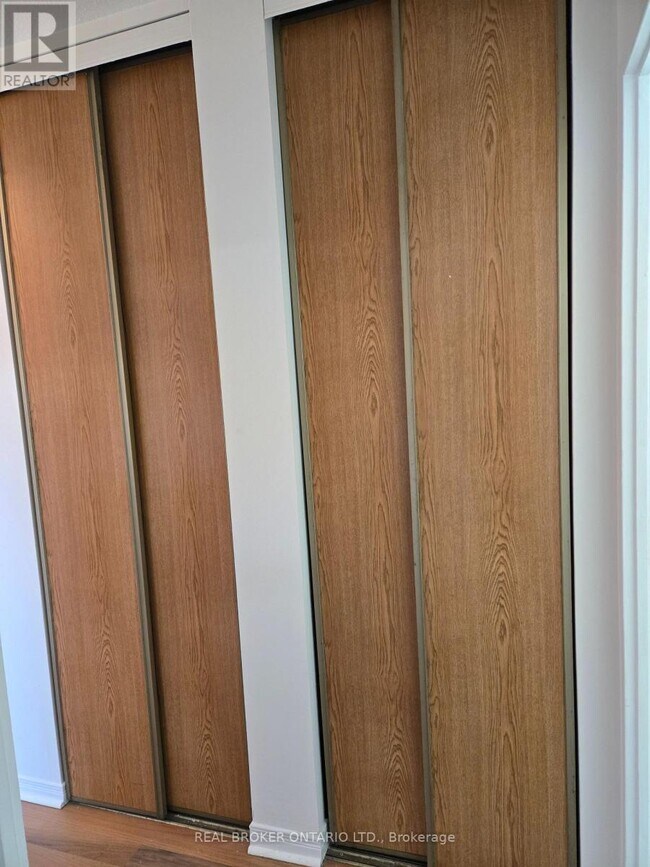 Photo du bâtiment - 15 Wellington Rd 124