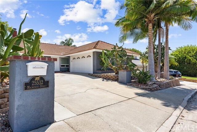 Foto principal - 25532 MacKenzie St