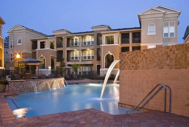 Building Photo - Kings Cove