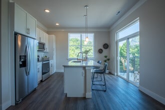 Building Photo - The Elle on Lockwood