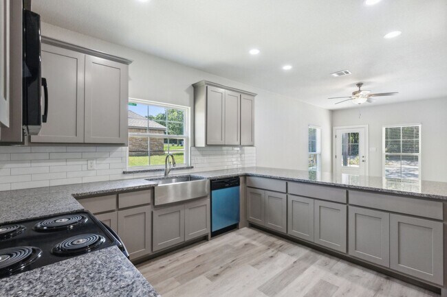 Building Photo - 211 N Eastern St