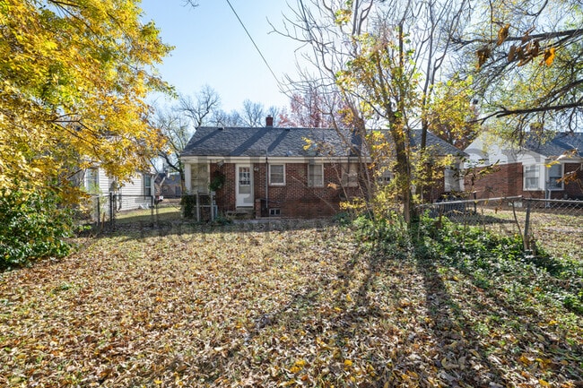 Building Photo - 2640 E Grail St