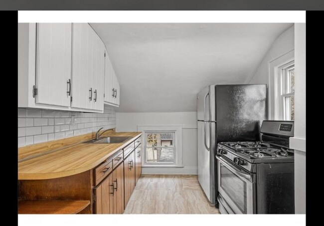 Building Photo - 2032 Manitou Ave