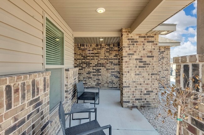 Foto del edificio - 460 Staghorn Dr