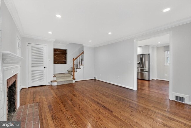 Building Photo - 3004 Marshall St