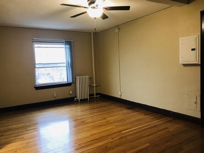 Foto del edificio - 727 N Capitol Ave