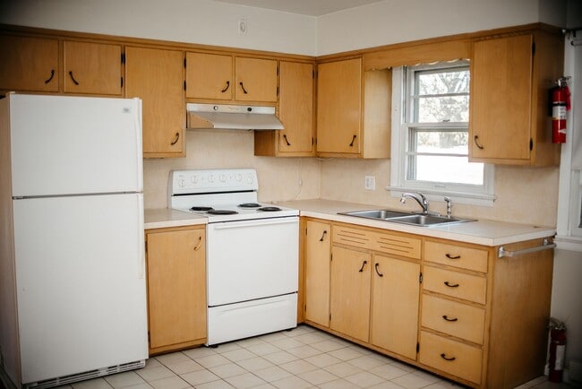 Building Photo - 1012 Pecks Rd