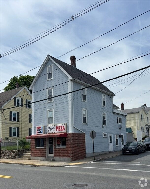 Building Photo - 118 Main St