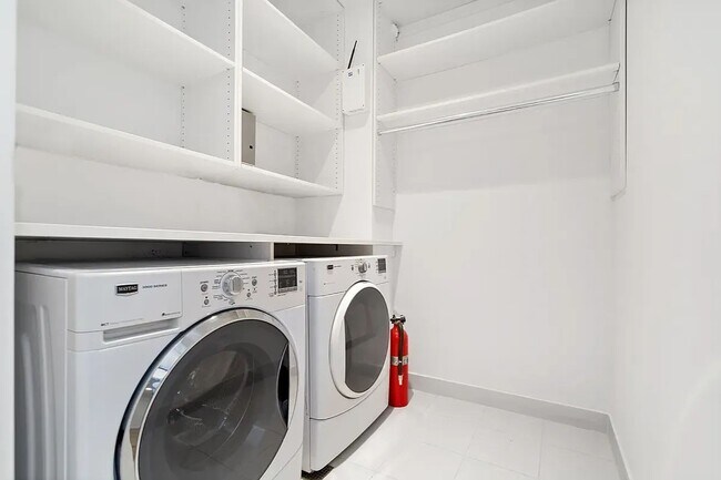 Foto del edificio - 239 Bleecker St